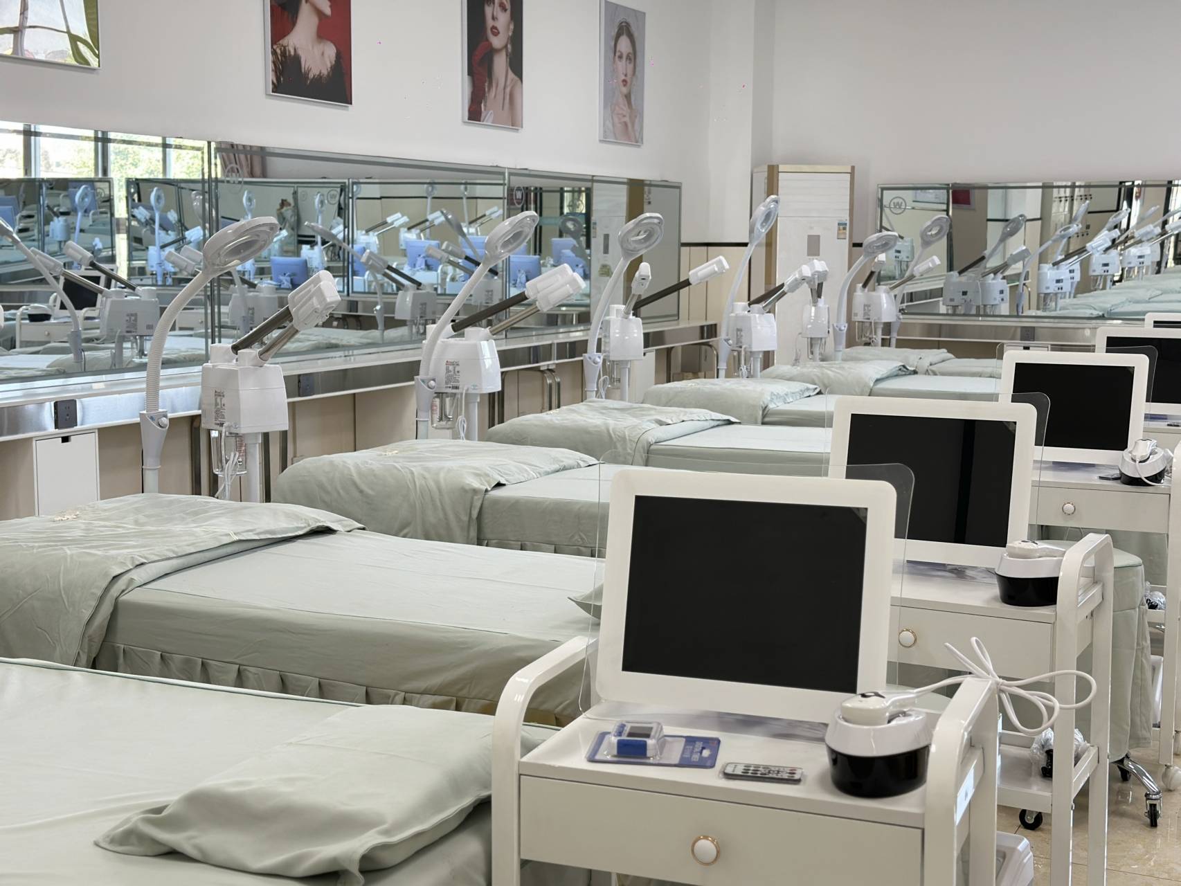 學(xué)化妝與古代化妝培訓(xùn)：行業(yè)解析與廣州萬通美業(yè)學(xué)校推薦